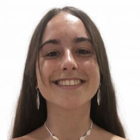 Aroa, Babysitter in Sopelana