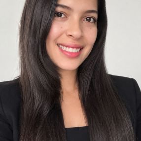 Leonela, Niñera o canguro en Cedillo del Condado