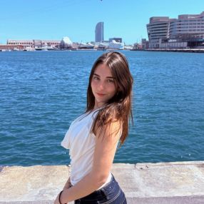 Sira, Babysitter in Arenys de Munt