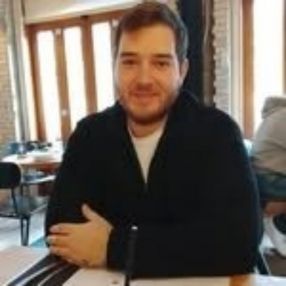 Javier, Babysitter in La Vall d'Uixó