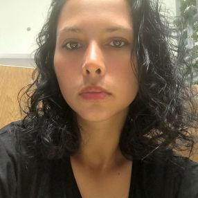 Edneia, Babysitter in Lérida