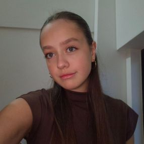 Naira, Babysitter in Mortera