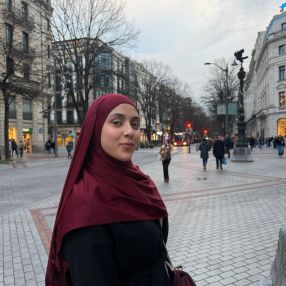 Maryam, Babysitter in Ermua