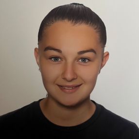 Ariadna, Babysitter in Vallirana
