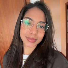 Laura, Niñera o canguro en Puentedeume