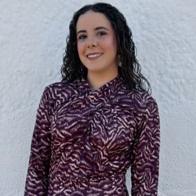 Nazaret, Niñera o canguro en Aznalcóllar