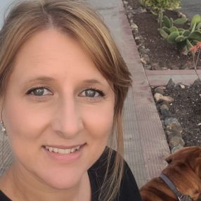 Ellyelu, Niñera o canguro en Antigua