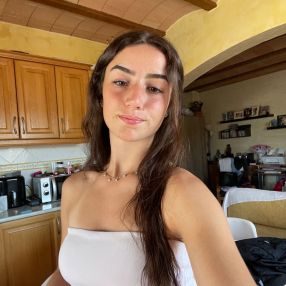 Malena, Babysitter in Campos