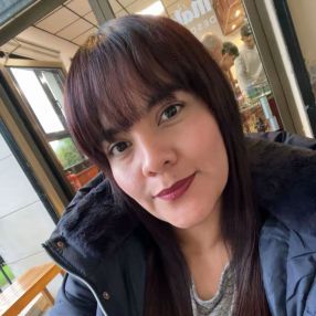 Leonela, Niñera o canguro en Candás