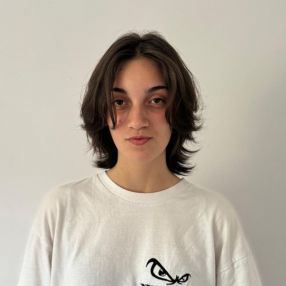 Lore, Niñera o canguro en Cee