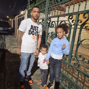 Jean carlos, Family in Barañáin