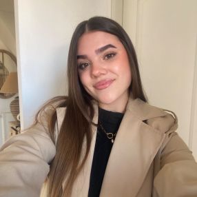 Leire, Niñera o canguro en Cájar