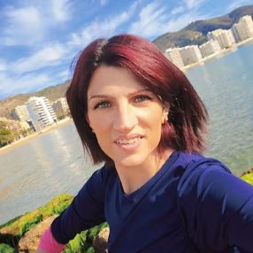Beatriz, Niñera o canguro en Cullera