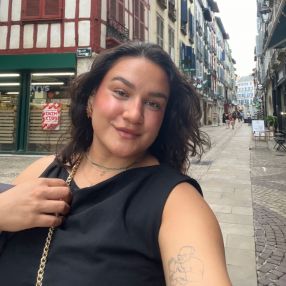 Mariana, Niñera o canguro en Manises