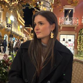 Júlia, Niñera o canguro en Montmeló