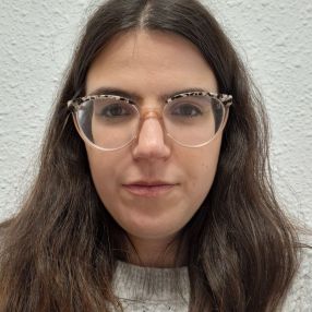 Neus, Babysitter in Alcoi