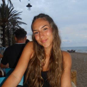 Ainhoa, Babysitter in Utebo