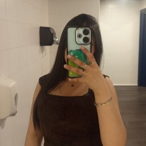 Nassima, Babysitter in Canovelles
