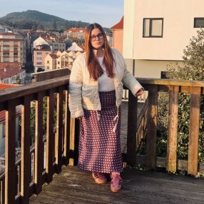 Ashley, Babysitter in A Guarda