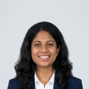 Mritenya, Babysitter in Manilva