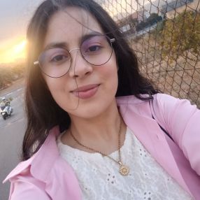 Mouna, Babysitter in La Unión