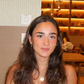 Carmen, Babysitter in Nava