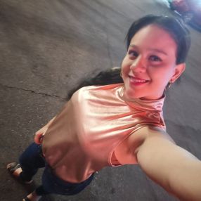 Valentina, Niñera o canguro en Fuensaldaña