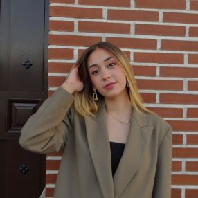Nerea, Babysitter in Mora