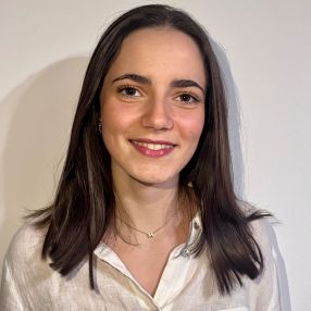 María, Niñera o canguro en Mora
