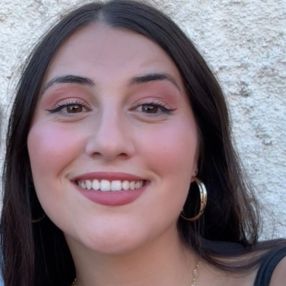 Isabel, Babysitter in Villena