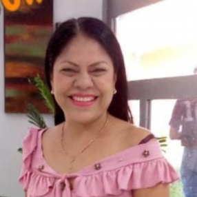 Jeniree, Niñera o canguro en Munguía