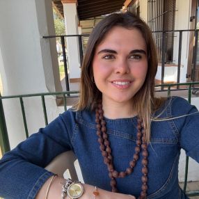 Julia, Babysitter in Bollullos Par del Condado