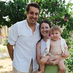 Manon, Familia en Valencina de la Concepción