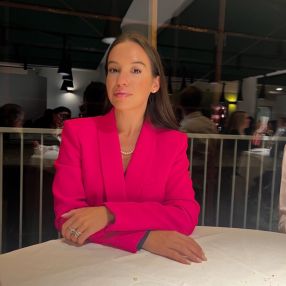Veronica, Niñera o canguro en El Chaparral