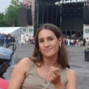 Carmela, Babysitter in Pola de Siero