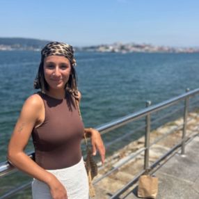 Jennifer, Niñera o canguro en Narón