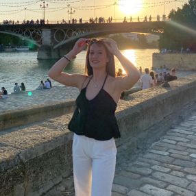 Mary, Babysitter in Valls