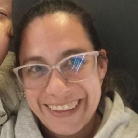 Yuli, Niñera o canguro en Maliaño