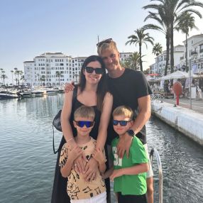 Egle, Familia en Estepona