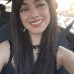 Avril, Babysitter in El Casar