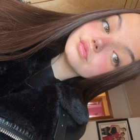 Leire, Niñera o canguro en Sax