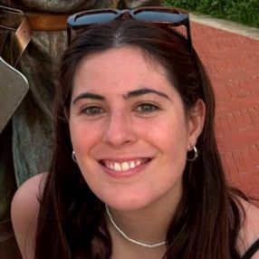 Alba, Babysitter in Cáceres