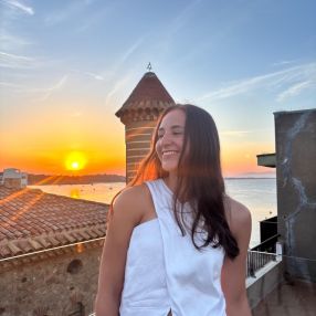 Julia, Babysitter in Manlleu