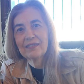 Elizabeth, Niñera o canguro en Ribarroja de Turia