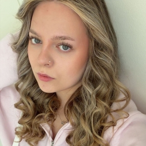 Alisa, Lastenhoitaja kaupungissa Oulu