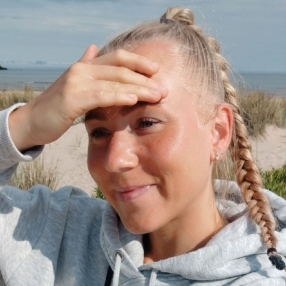 Pinja, Lastenhoitaja kaupungissa Järvenpää