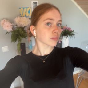 Elli, Lastenhoitaja kaupungissa Muurame