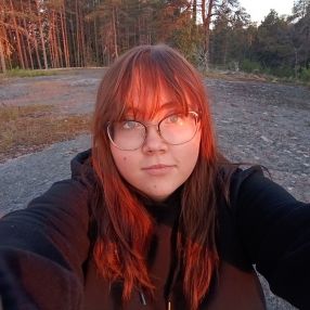 Salla, Lastenhoitaja kaupungissa Hamina