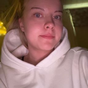 Sini, Lastenhoitaja kaupungissa Aura