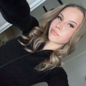 Ella, Lastenhoitaja kaupungissa Muurame